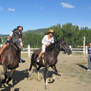 montar a caballo y paseo