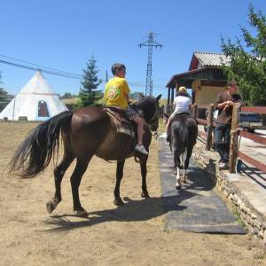 montar a caballo y paseo