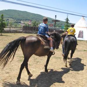 montar a caballo y paseo