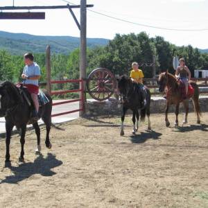 montar a caballo y paseo