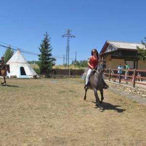 montar a caballo y paseo