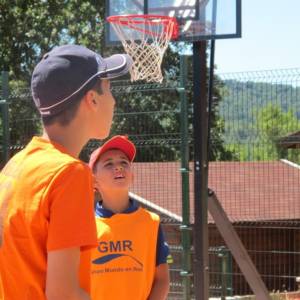 baloncesto en el campamento