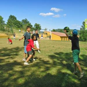 fútbol en el campamento