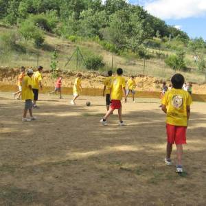 fútbol en el campamento