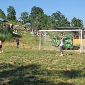 fútbol en el campamento