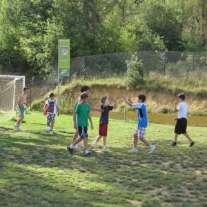 fútbol en el campamento