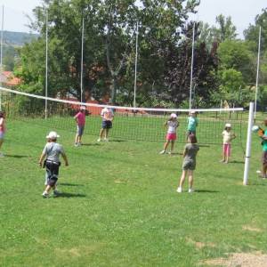 Volleyball en el campamento