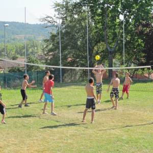 Volleyball en el campamento