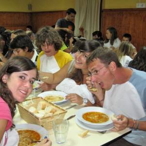 Cena en el campamento comida casera