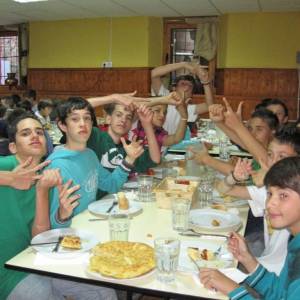 Cena en el campamento comida casera