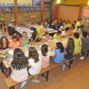 Cena en el campamento comida casera