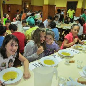 Cena en el campamento comida casera