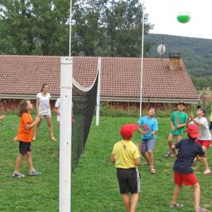 Volleyball en el campamento