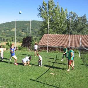 Volleyball en el campamento