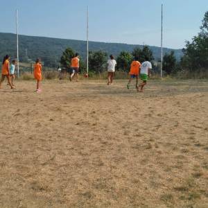 Dia de clases y juegos en campamento