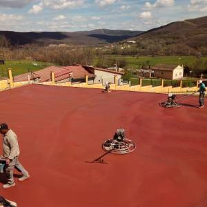 pista de baloncesto roja