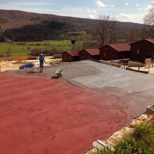 pista de baloncesto roja