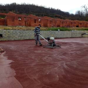 pista de baloncesto roja